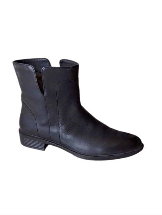 Umberto Raffini Shoes - Umberto Rafini Vìntage 90s Leather Equestrian Style Ankle Boots 39 8.5